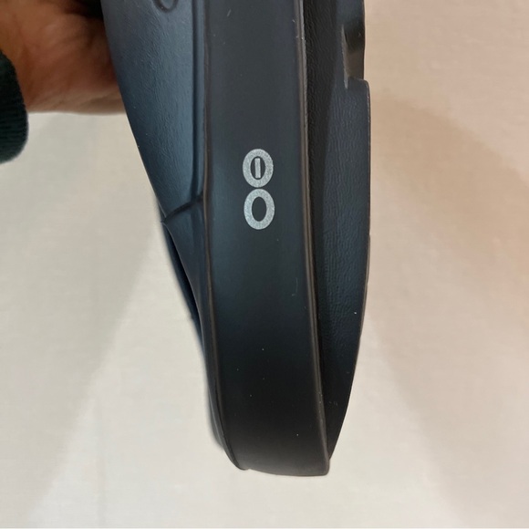 Oofos Oolala Luxe Sandals unisexs Size M 13 W15 Black Comfort Recovery Sandals - Picture 5 of 10